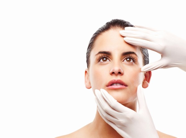 O Papel da Dermatologia na Harmonização Facial: Uma Abordagem Personalizada com a Dra. Ana Bomfim