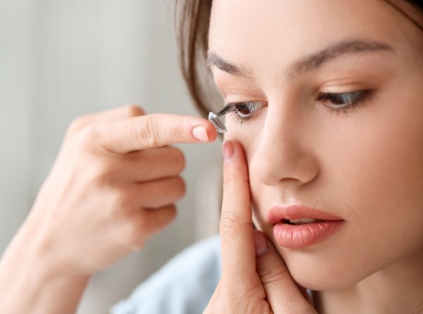 Blefaroplastia e Lentes de Contato: Cuidados Necessários Após a Cirurgia